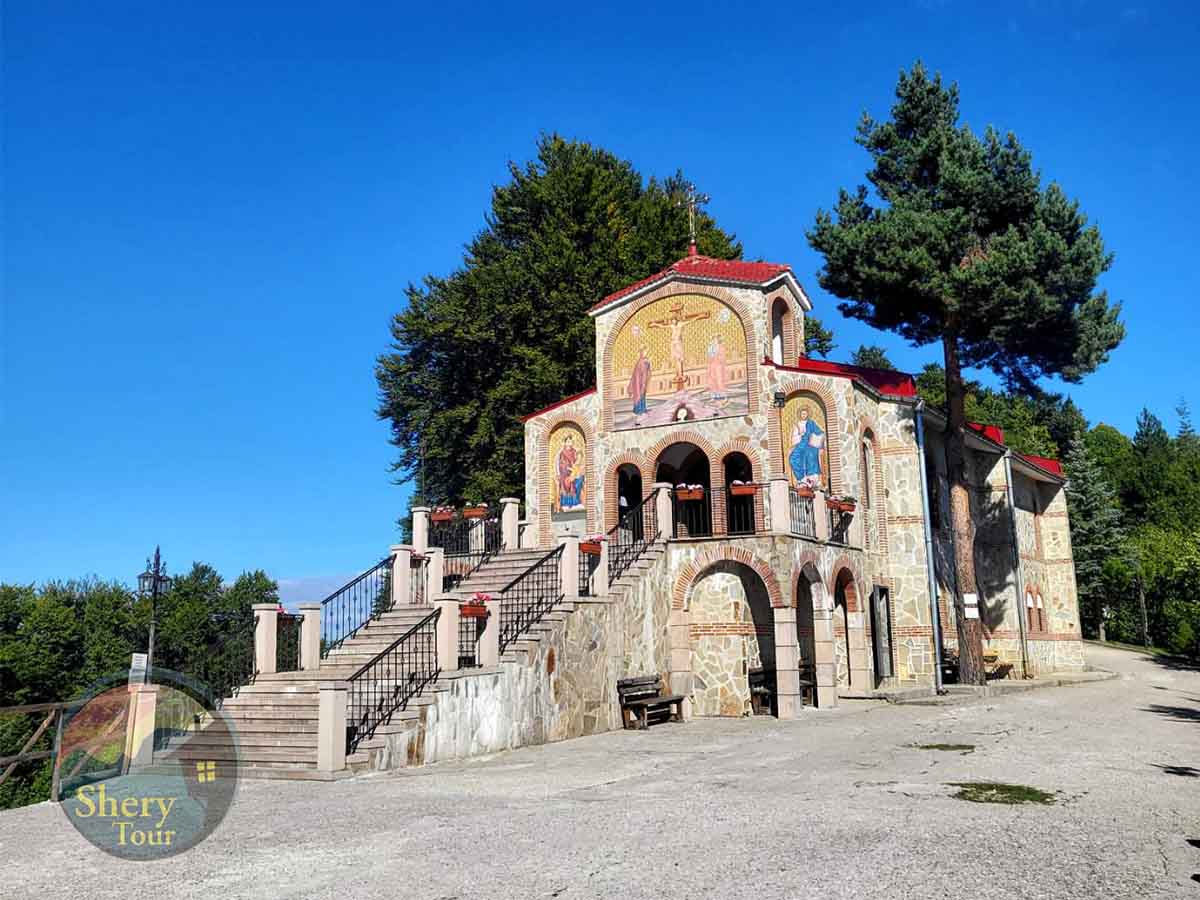 Белинташ, Караджов камък, Кръстова гора