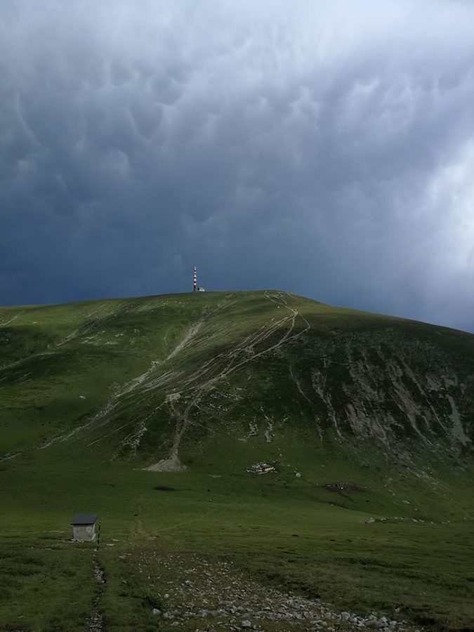 Връх Ботев в облаци
