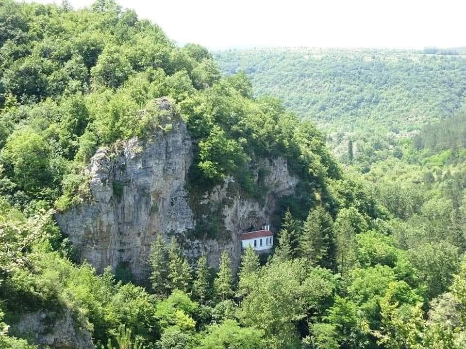 Разбоищкият скален манастир над река Нишава